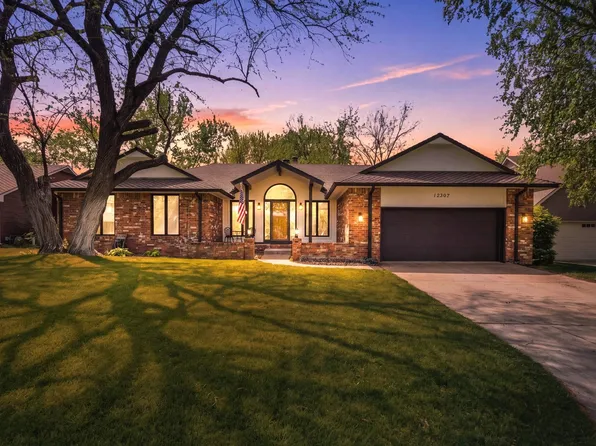 12207 W Briarwood Cir, Wichita, KS 67235