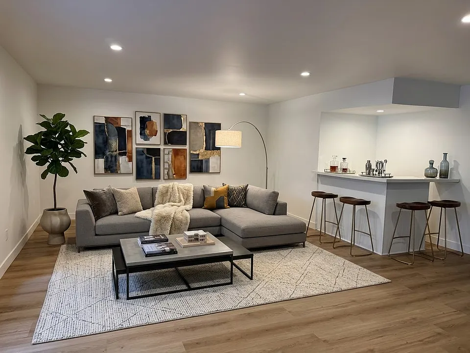 4304 Babcock Ave #103