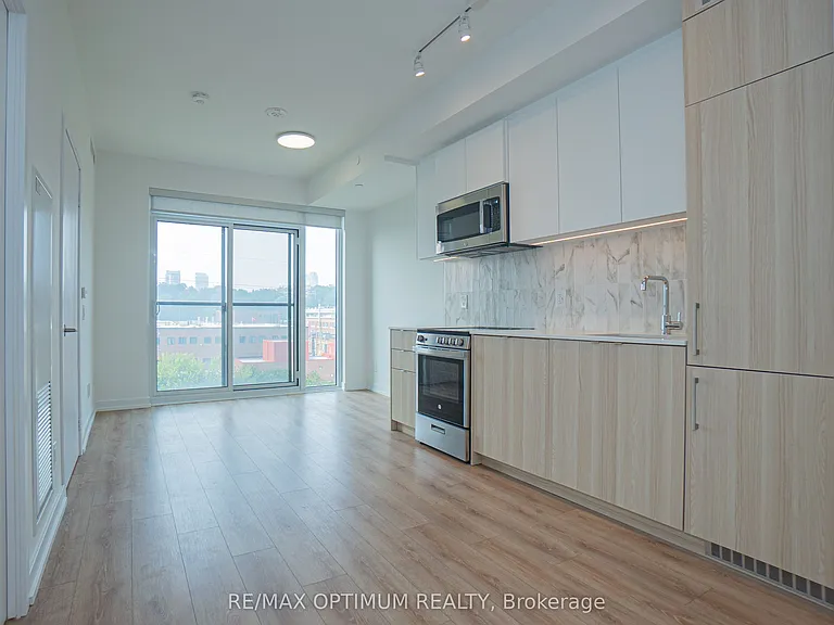 500 Dupont St #512 — Photo 4