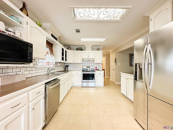 4th image of 28205 McArthur Dr