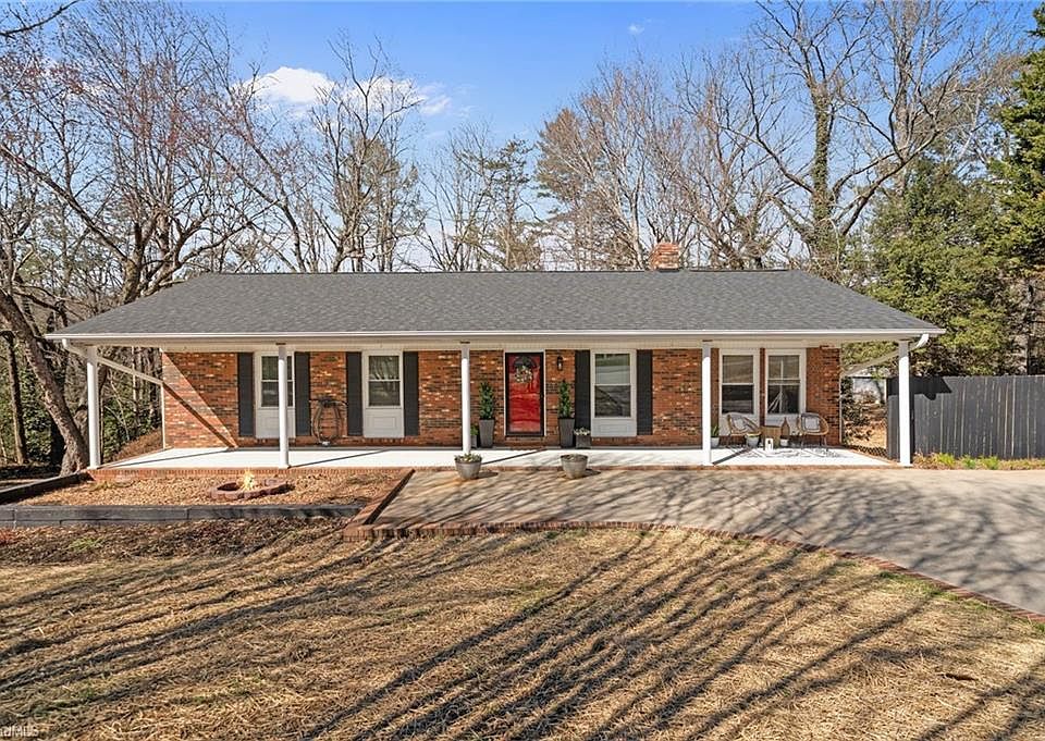 1st image of 238 Holly Pine St