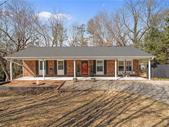 238 Holly Pine St, North Wilkesboro, NC 28659