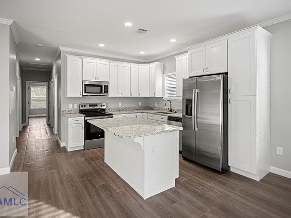 5th image of 34 Pear St