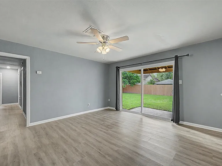 6343 Maple Hill Dr — Photo 11