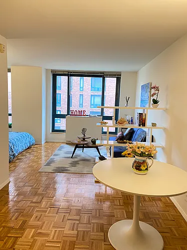 1 Irving Pl Photo 1