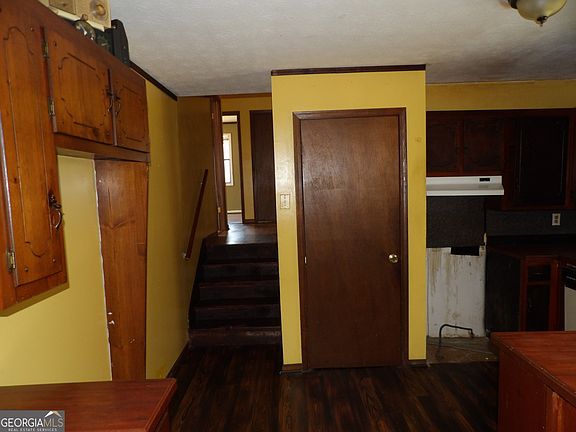 5th image of 378 Old Airport Rd