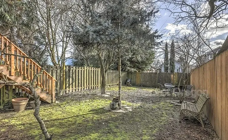 310 NE Morris St — Photo 24