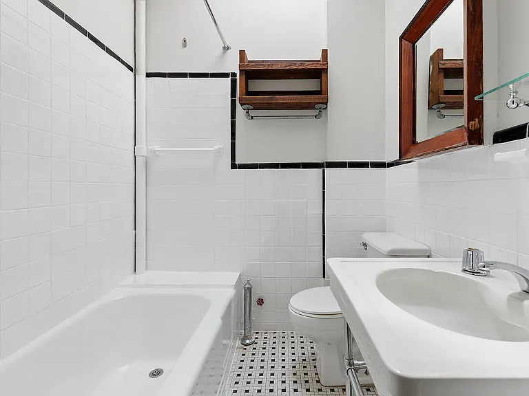 486 Willoughby Ave #4 — Photo 4