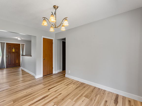 5th image of 143 W Northwind Dr