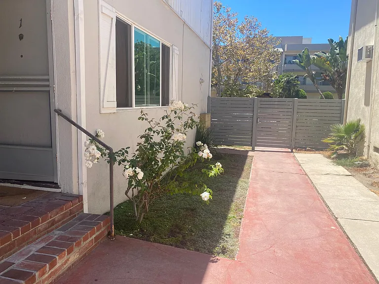 128 S Hayworth Ave #4 — Photo 12