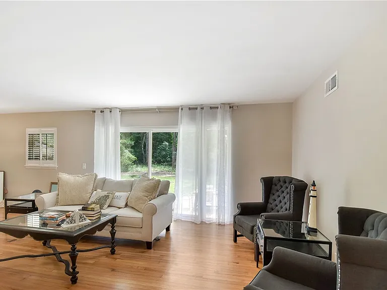106 Dodge Rd — Photo 3