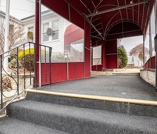 3rd image of 11 Linden St