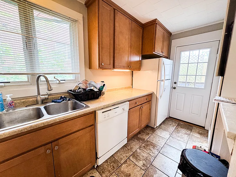 202 Lake St #1 — Photo 9