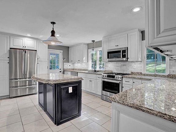 Kitchen, gourmet, central island, granite. Bosch appliances