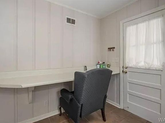 4th image of 3614 Mayfair Dr