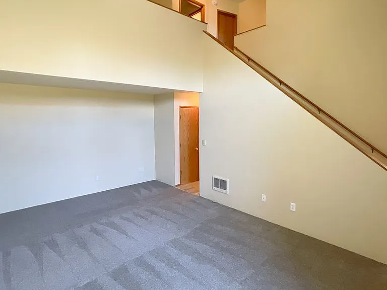 5710-5712 Glenridge Way #5714 — Photo 3