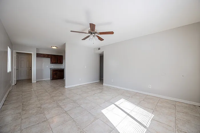 2 bed, 2.0 bath, 725 sqft, $1,095 — Photo 3