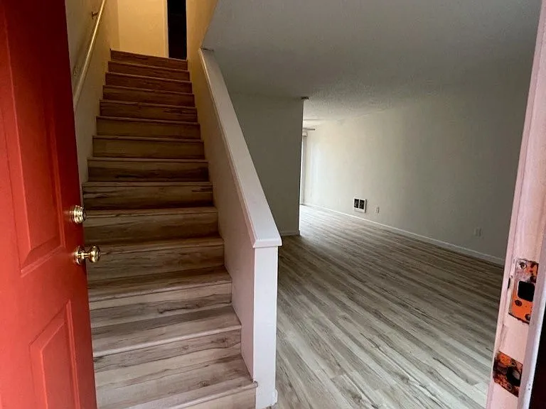 6912 N Richmond Ave — Photo 2