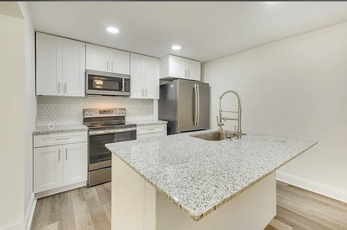 Spacious 4 Bed/2 Bath Single Family Home in Jacksonville, FL - $1655/mo — Photo 3