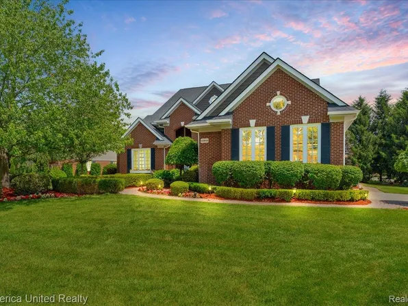 22858 Saint George Cir, South Lyon, MI 48178