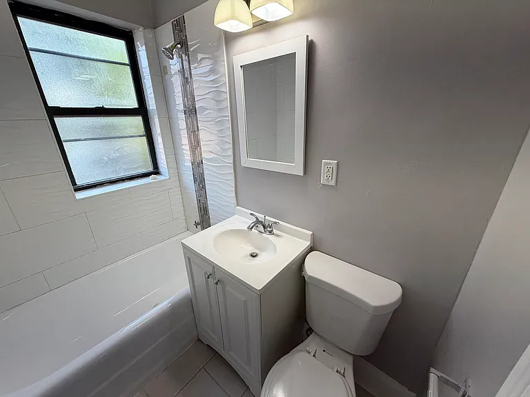 1309 W 82nd St — Photo 9