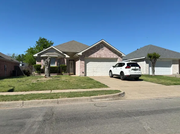 1112 Darren Dr, Burleson, TX 76028