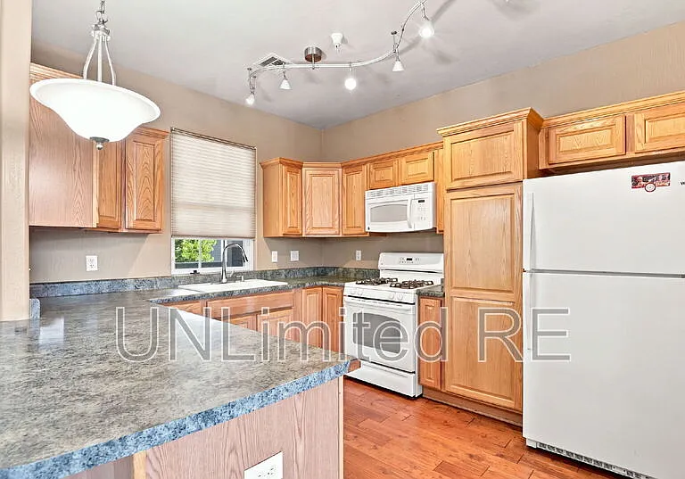 2455 W Silverton Dr — Photo 36