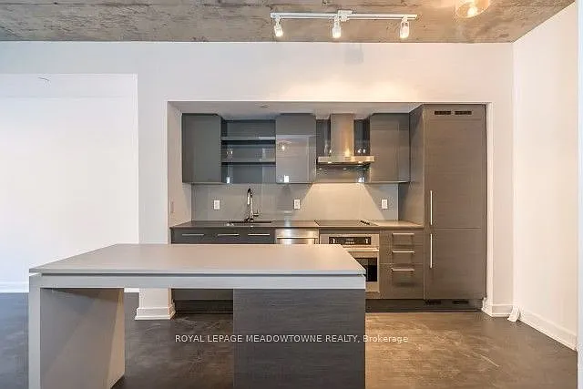 1030 King St W #303 — Photo 3