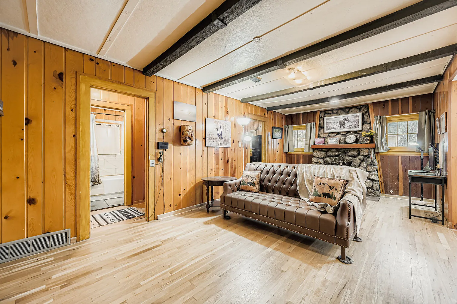 2 bed, 1.0 bath, $3,322 — Photo 3