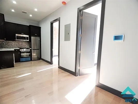 Rented by EXR | media 15