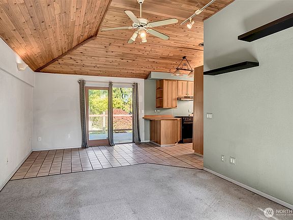 3rd image of 809 Celery Avenue
