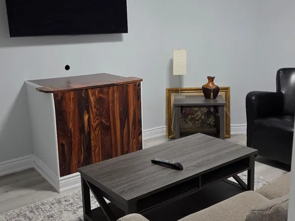 726 Dolby Cres, Milton, ON L9T 5L7