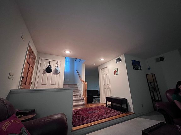 Entrance and coat storage