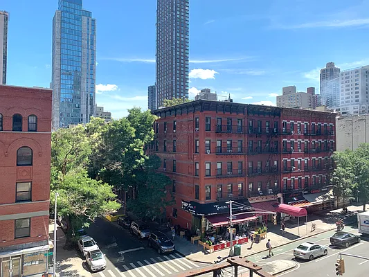 Rented by Compass | media 10