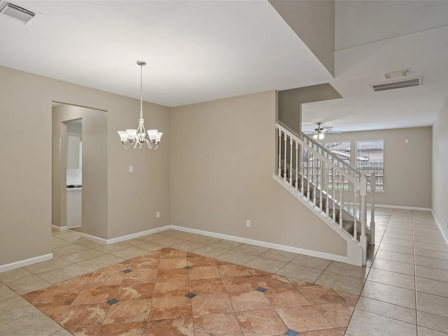 4 bed, 2.5 bath, 3342 sqft, $2,995 — Photo 3