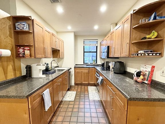 3rd image of 96 Gainsborough St #103WW