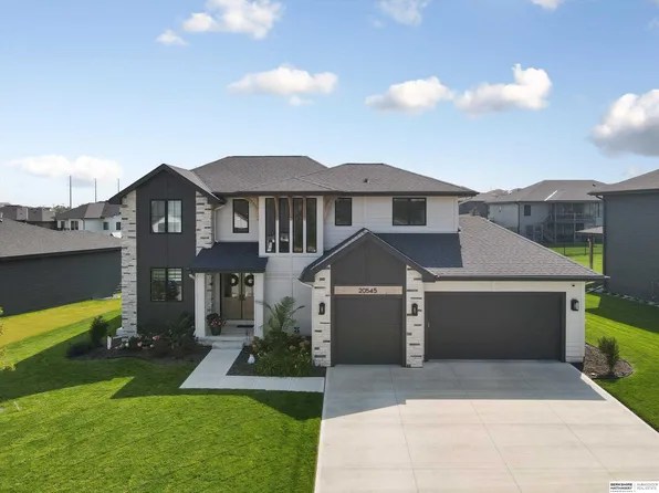 20545 Hartman Ave, Elkhorn, NE 68022