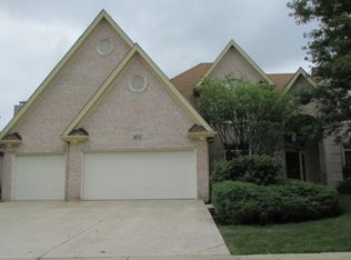 1071 Courtland Pl, Aurora, IL 60502