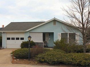 565 Honeysuckle Ct, Pine Grove, PA 17963