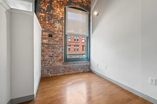 103 Allyn St Photo 1