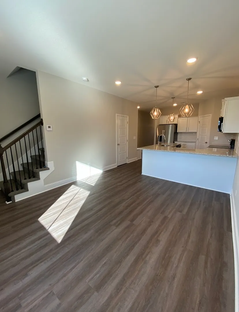 1040 Glenkirk Drive - A — Photo 4