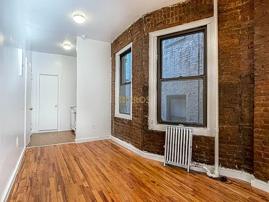 Rented by City Connections Realty | media 2