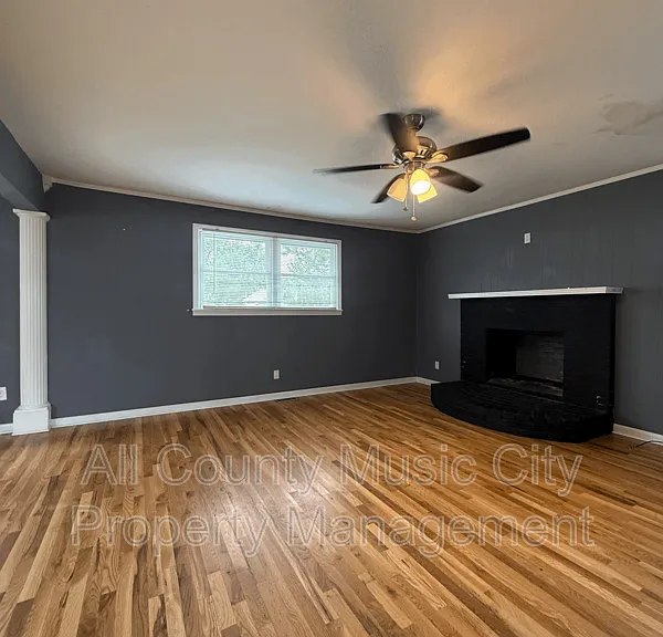 522 Bentley St — Photo 4