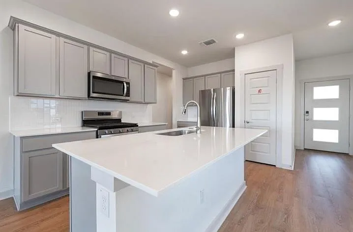 10805 Meris Ln — Photo 10