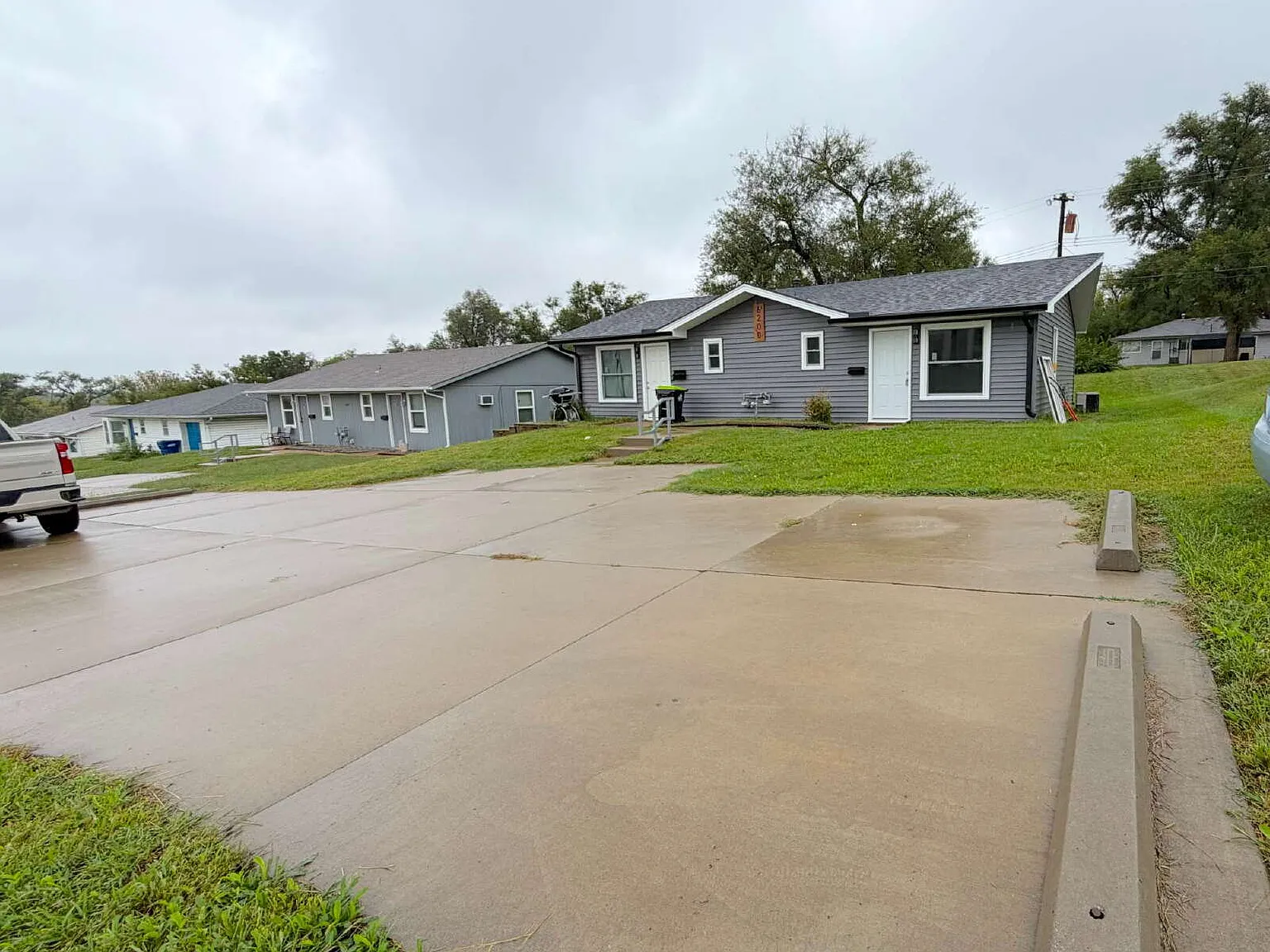 2 bed, 1.0 bath, $1,200 — Photo 3