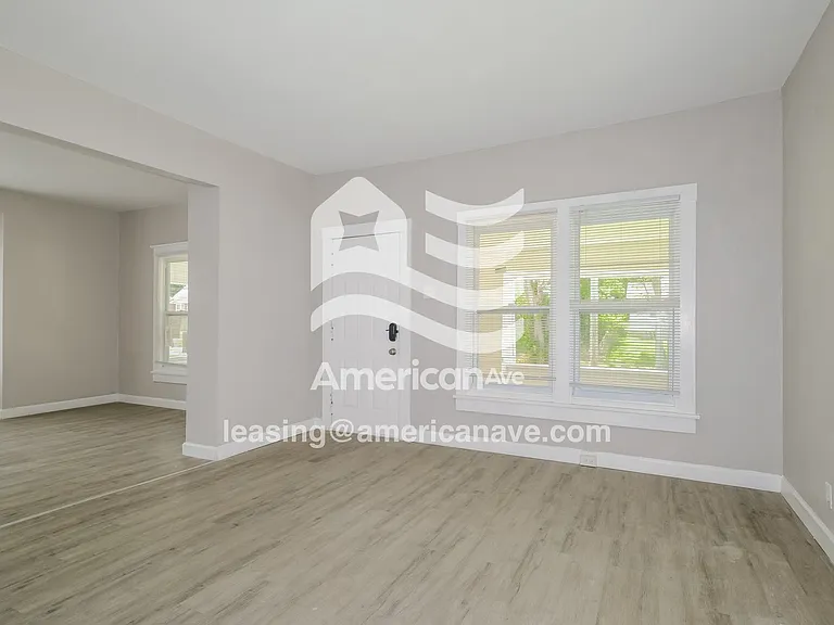 64976_003_living_room_13873235.jpg