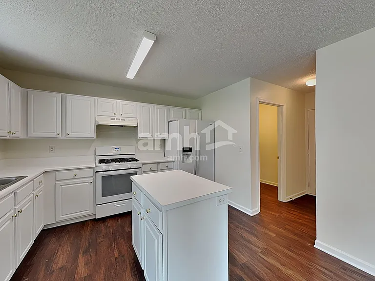1079 Chapel Creek Rd SW — Photo 3