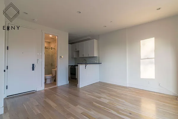 Rented by ERNY LLC | media 21