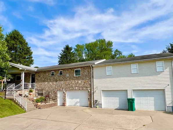 1118 Deerfield Dr, Fairmont, WV 26554