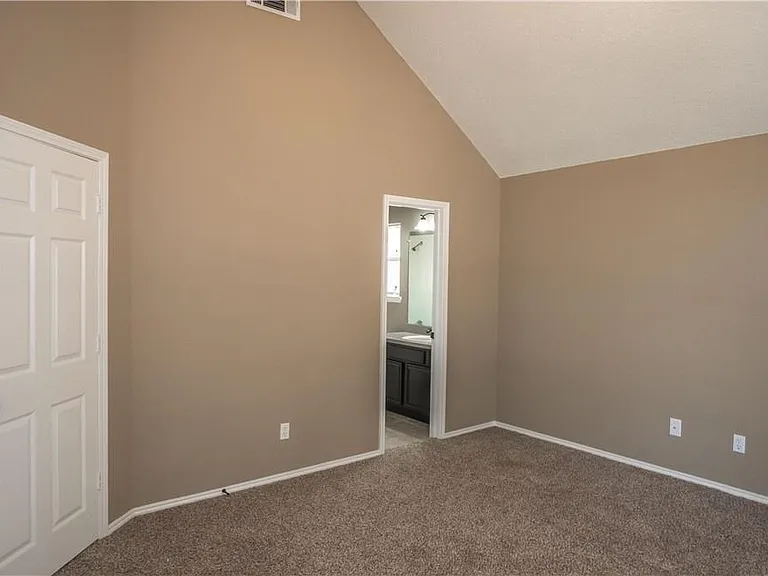 1512 Manitoba Ln — Photo 5
